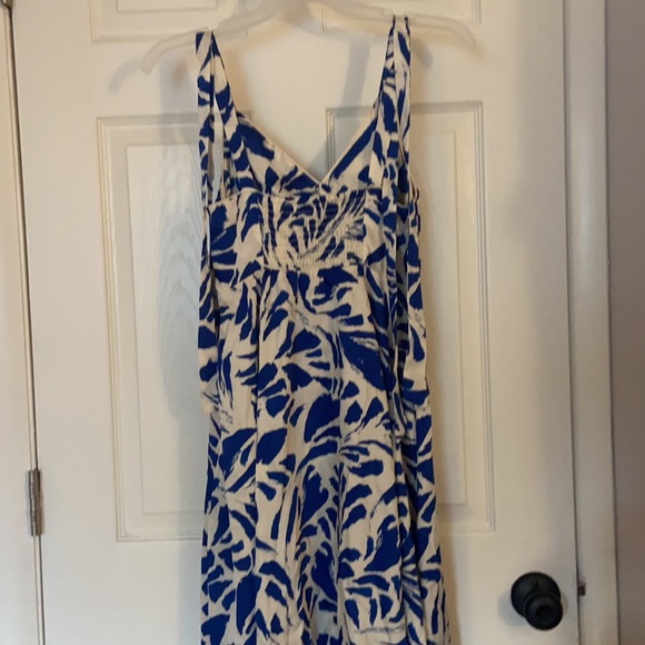 Handkerchief dress - Picture 4 of 5